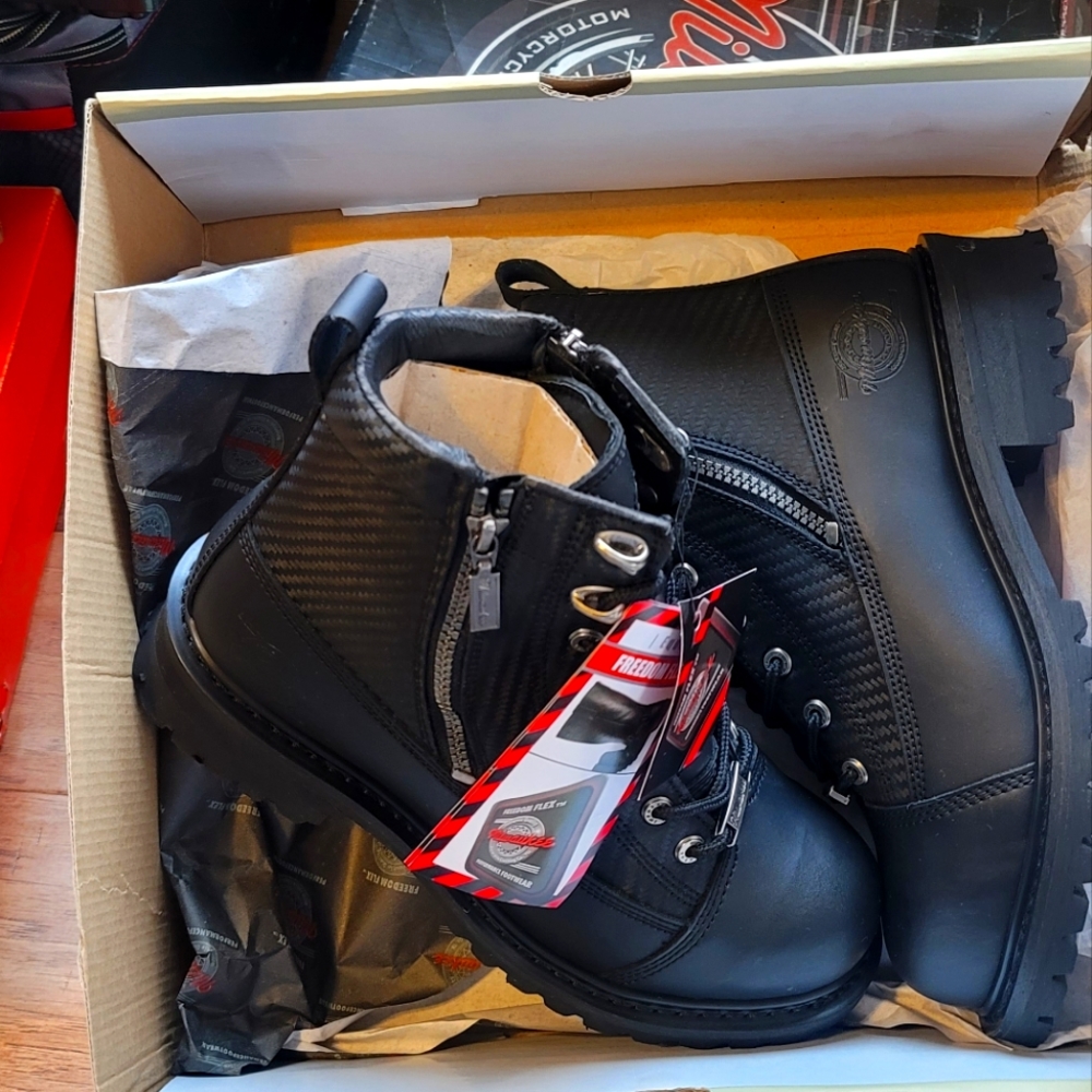 NEW IN BOX!  🥾 Milwaukee MEN'S Accelerator LEATHER Biker Boots!  MB 408